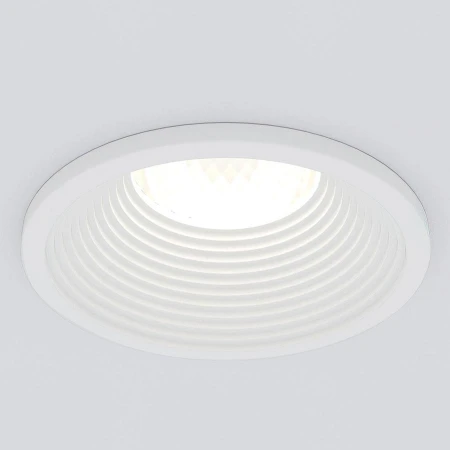 Точечный светильник Elektrostandard 25028/LED 7W 4200K WH белый Gudi